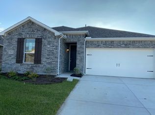 2645 Warren Ln, Aubrey, TX 76227