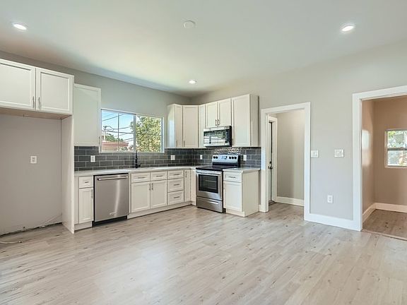 2nd image of 909 29th St