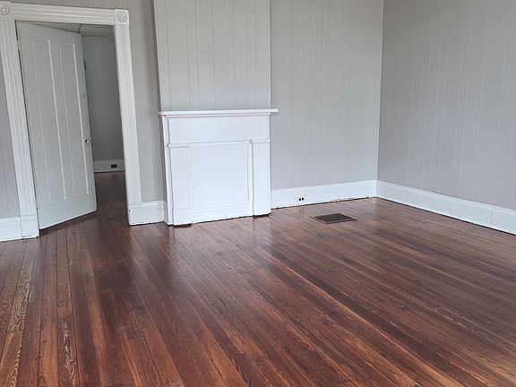 2nd image of 821 Milton St