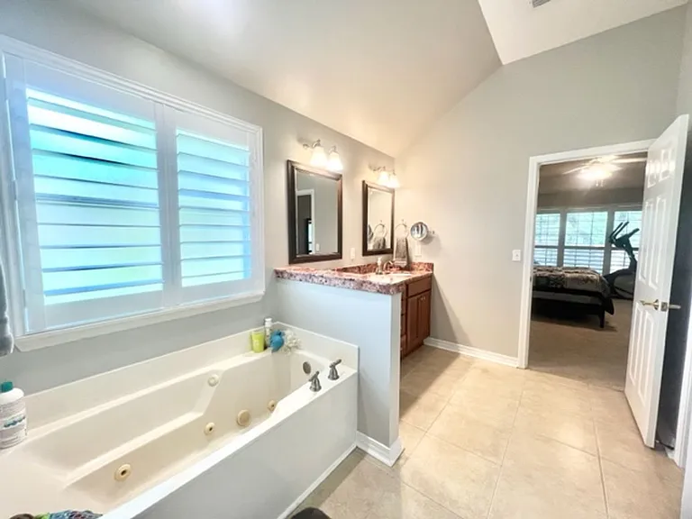 1660 Northridge Rd — Photo 18