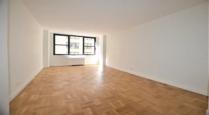 Rented by Manhattan Realty Group | media 11