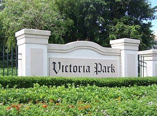 1409 Nottingham Dr, Naples, FL 34109
