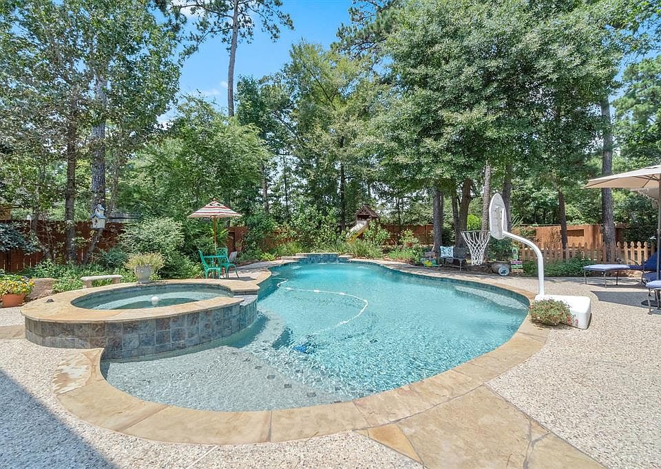 1st image of 18 S Oriel Oaks Cir