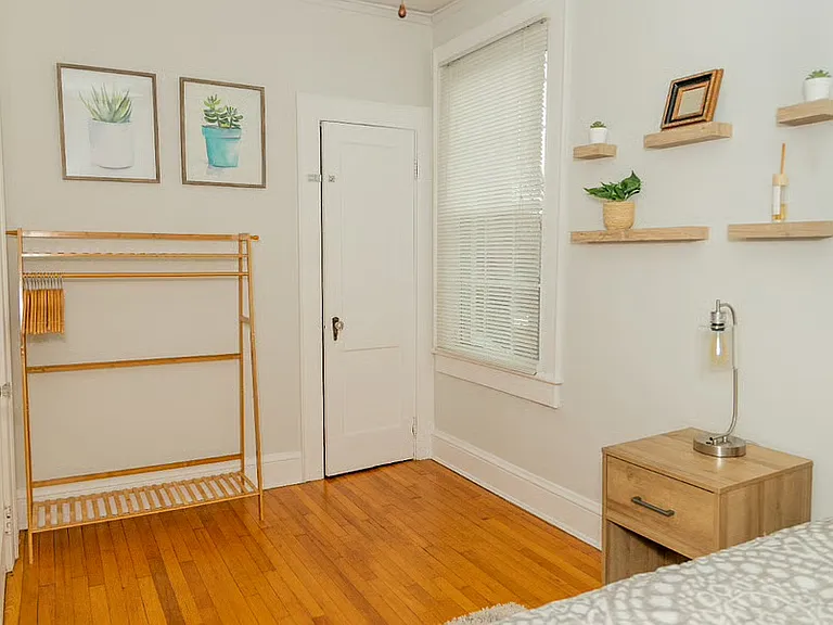 831 Gates Ave #B — Photo 12