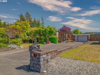 2925 Knott Ter, Coos Bay, OR, 97420