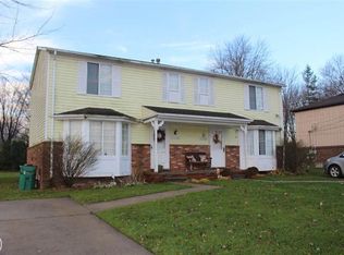 27020 Campau Ln, Harrison Township, MI