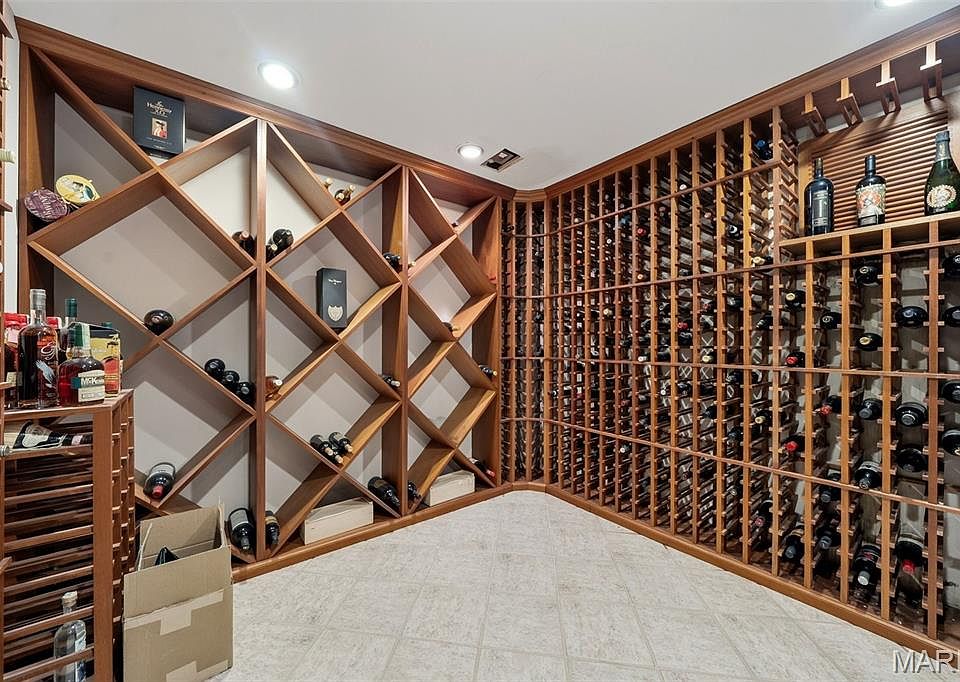 37th image of 10700 Starhill Dr