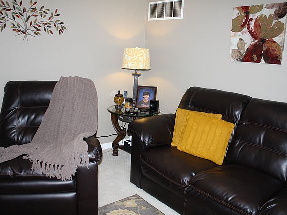 4th image of 948 S Melody Ln