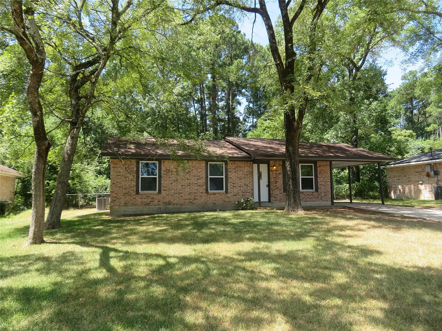 3 bed, 1.5 bath, 1014 sqft, $1,600 — Photo 4