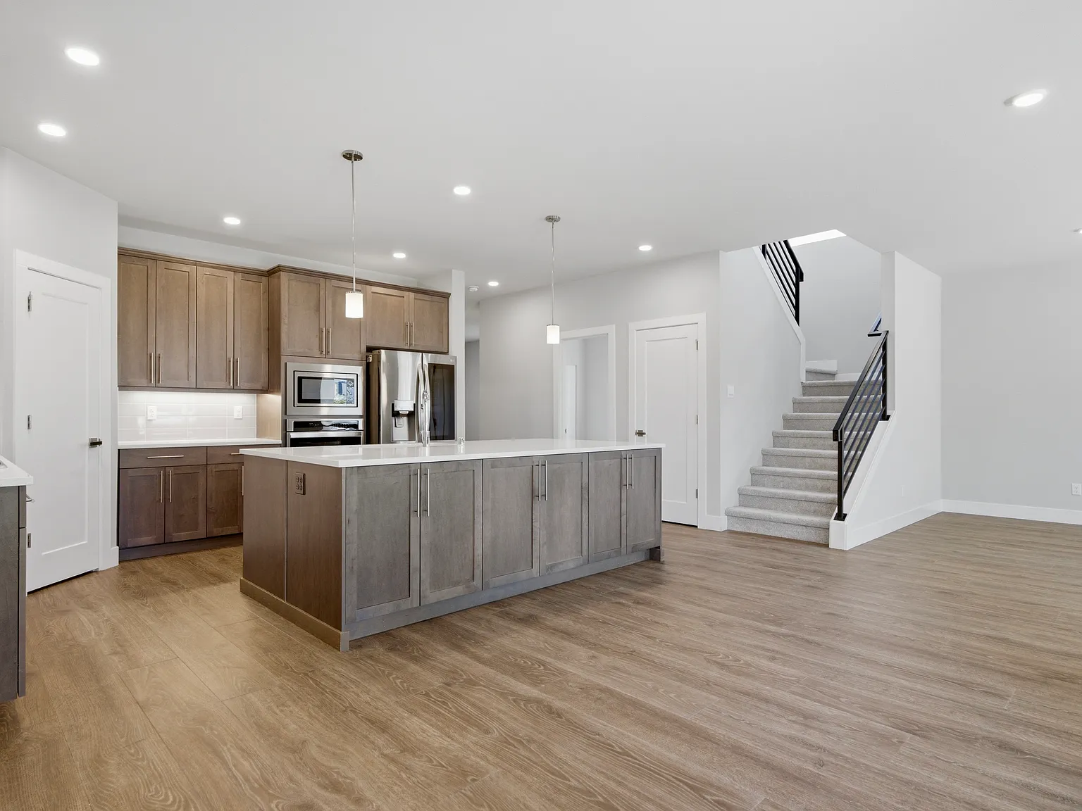 5 bed, 2698 sqft, $4,500 — Photo 3