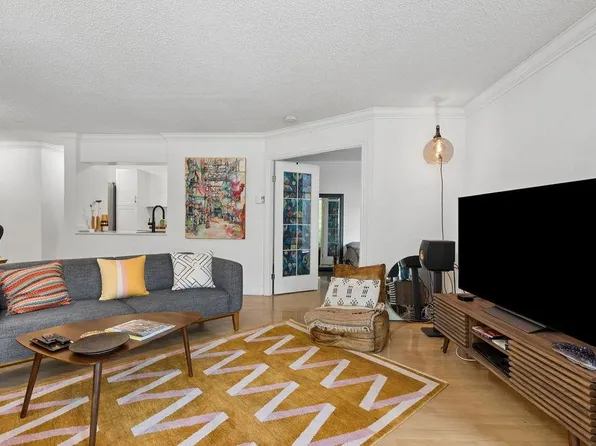 1220 Barclay St #202, Vancouver, BC V6E 1H3