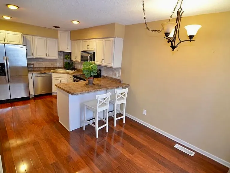 105 Bordeaux Ct — Photo 2