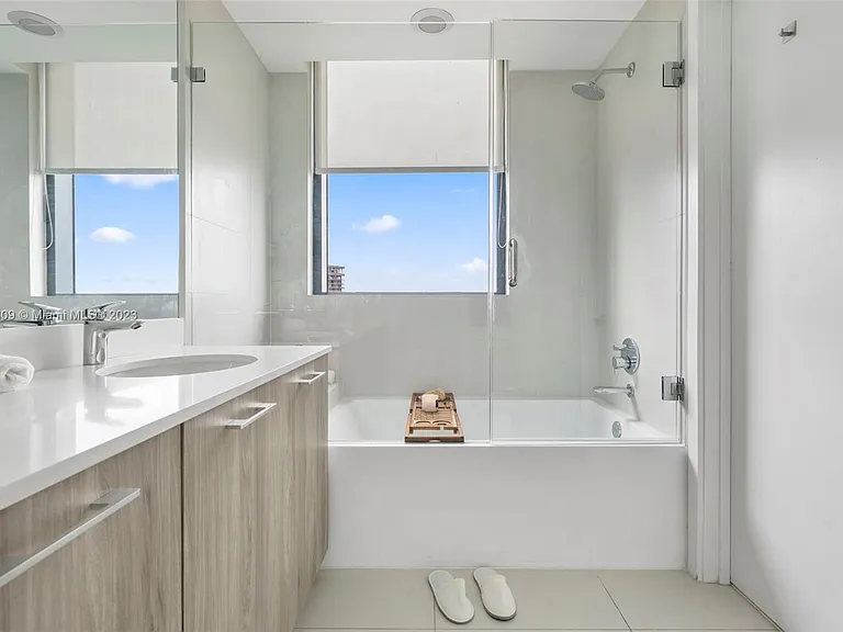 501 NE 31st St #3409 — Photo 13