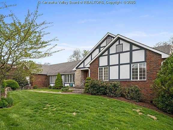 3rd image of 5 High Meadow Dr
