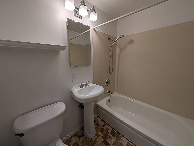 Tiki Apartments — Photo 19
