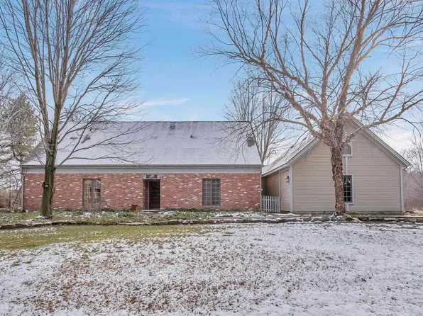 801 Country Club Dr, Newton, KS 67114