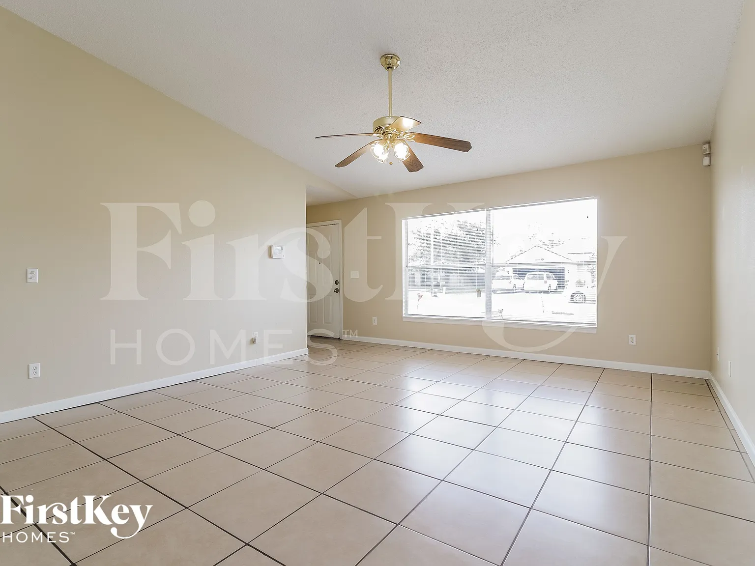 3 bed, 2.0 bath, 1528 sqft, $1,375 — Photo 2