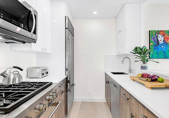 5th image of 171 E 84th St APT 9H