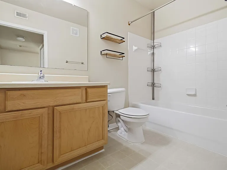 1015 Villagio Cir #201 — Photo 27