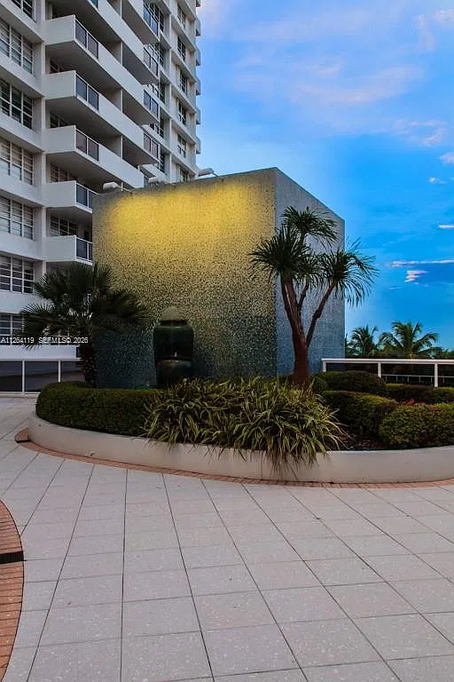 The Decoplage Condo — Photo 3