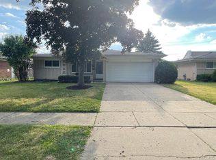 33139 Sherwood Forest Dr, Sterling Heights, MI 48310