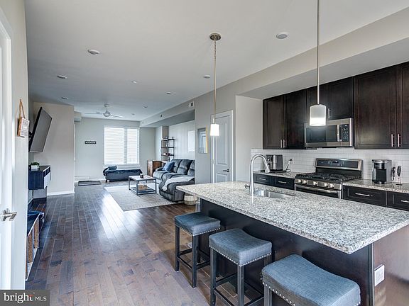 5th image of 2039 E Lehigh Ave #B61