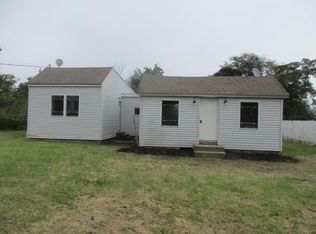 75 Monroe Dr, Mastic Beach, NY 11951