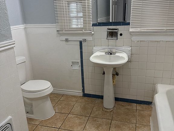 5th image of 735 Waverly Ave
