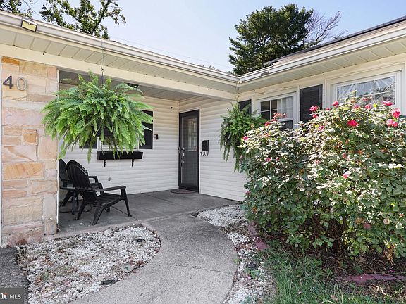 4th image of 40 Holiday Ln