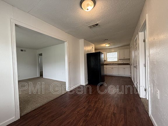 3rd image of 5926 N Frankfort Ave