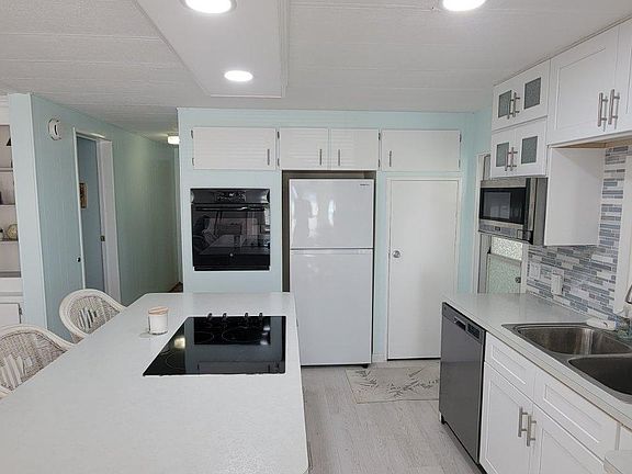 5th image of 373 Sanibel St