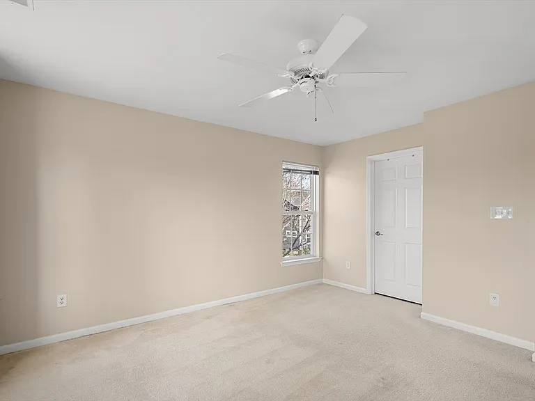 301 Adelaide Dr — Photo 31