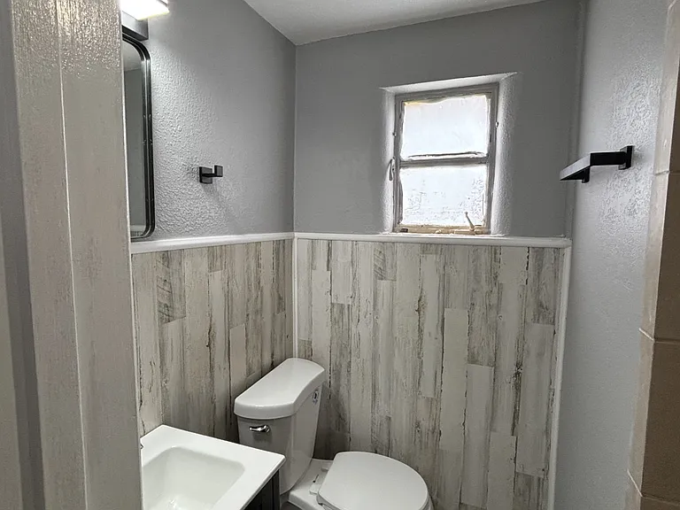 501 Main St #2 — Photo 8