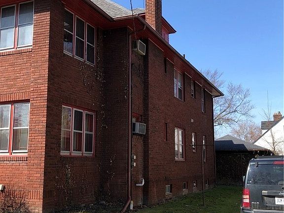3rd image of 3622 Hudson Ave