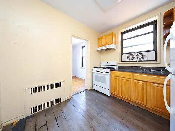 2nd image of 110 Shore Blvd APT 5K