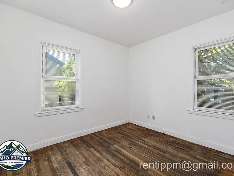 211 Walnut St — Photo 11