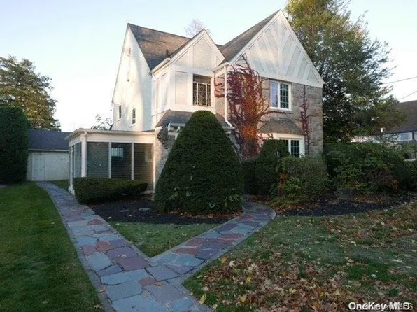 61 Canterbury Road, Rockville Centre, NY 11570