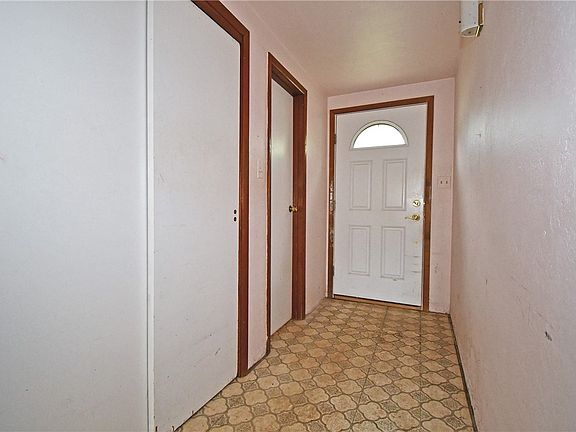 2nd image of 1414 Washington Rd