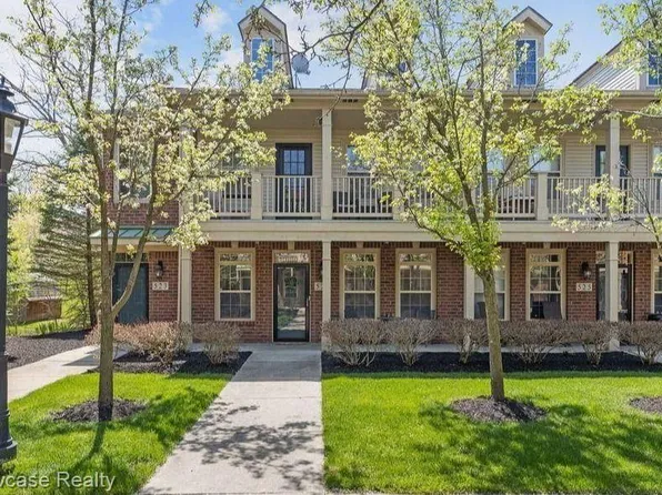 521 Red Oak Ct, Walled Lake, MI 48390