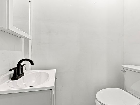 4th image of 3247 N 15th St Floor 2