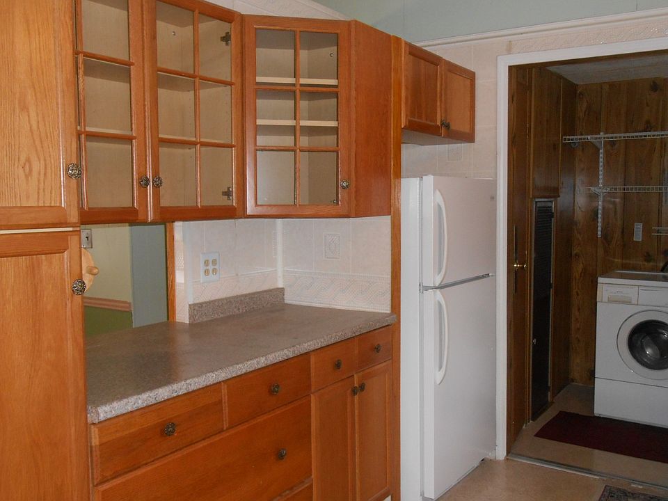 2nd image of 18 Maunaloa Ln