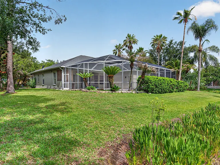 16301 Sambourne Ln — Photo 10