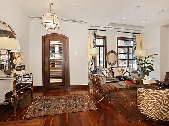 4th image of 105 N Fillmore St Unit 205