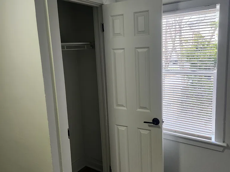 327 E Scull St — Photo 31