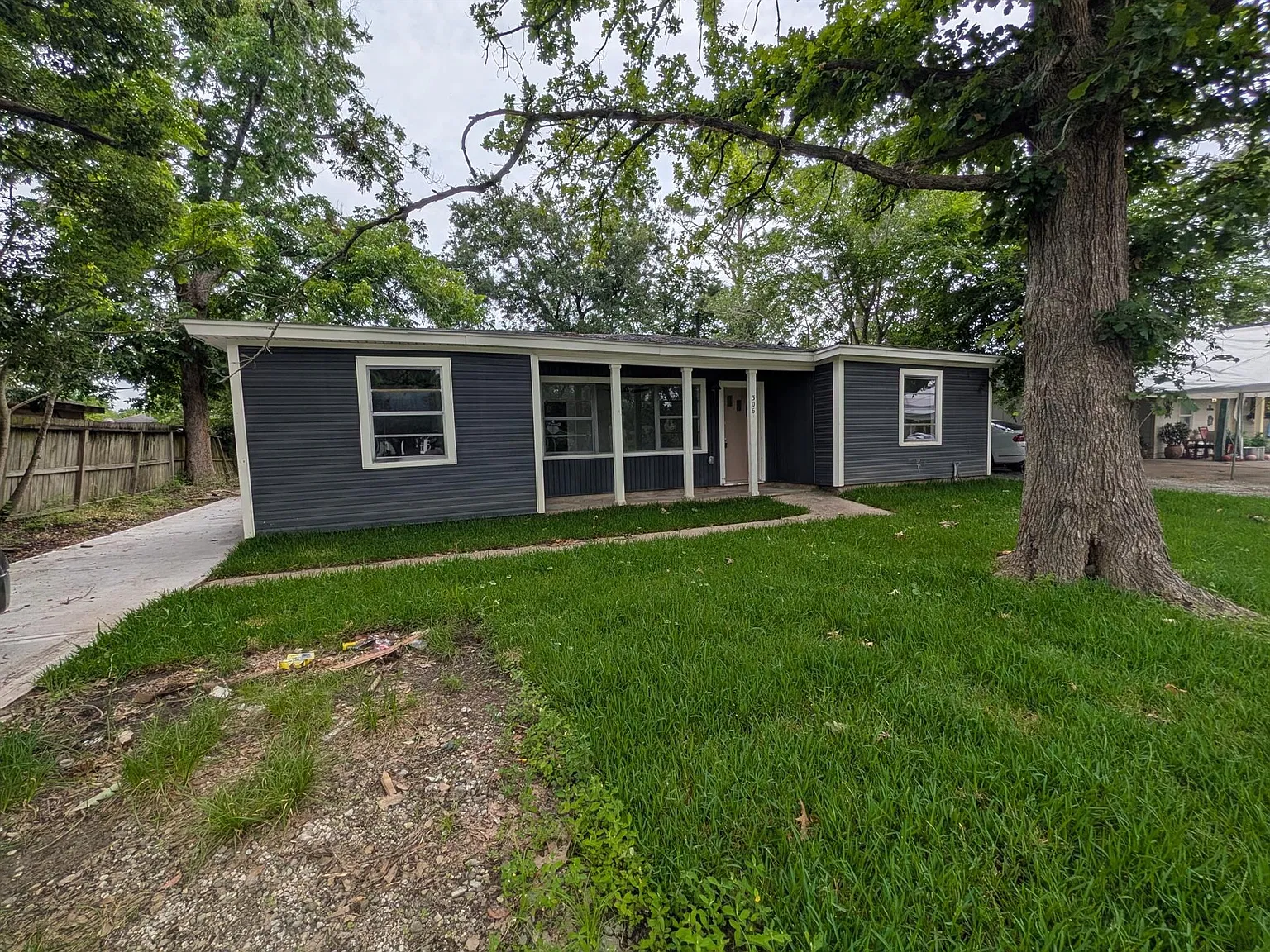 3 bed, 1.0 bath, 1348 sqft, $1,650 — Photo 3