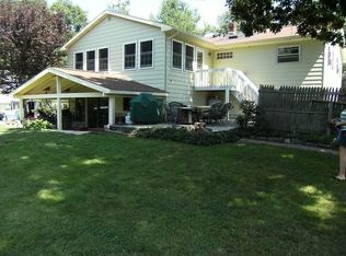 16 Robinn Dr, Middletown, NY 10940