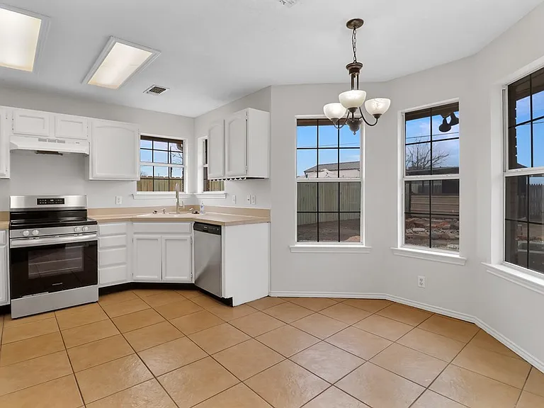 8633 Yale Ave — Photo 12