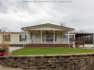 77 Nelson Ln, Ona, WV 25545