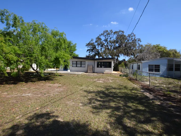 1918 Sunset Ln — Photo 7