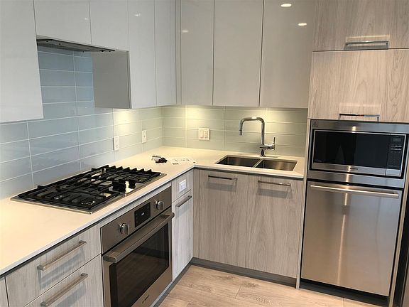 5th image of 680 Seylynn Cres #418